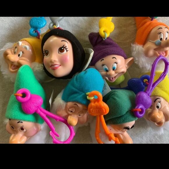 DISNEY Snow White & 7 Dwarfs ~Plush/Rubber Heads with Carabiner Clips. - Picture 1 of 9